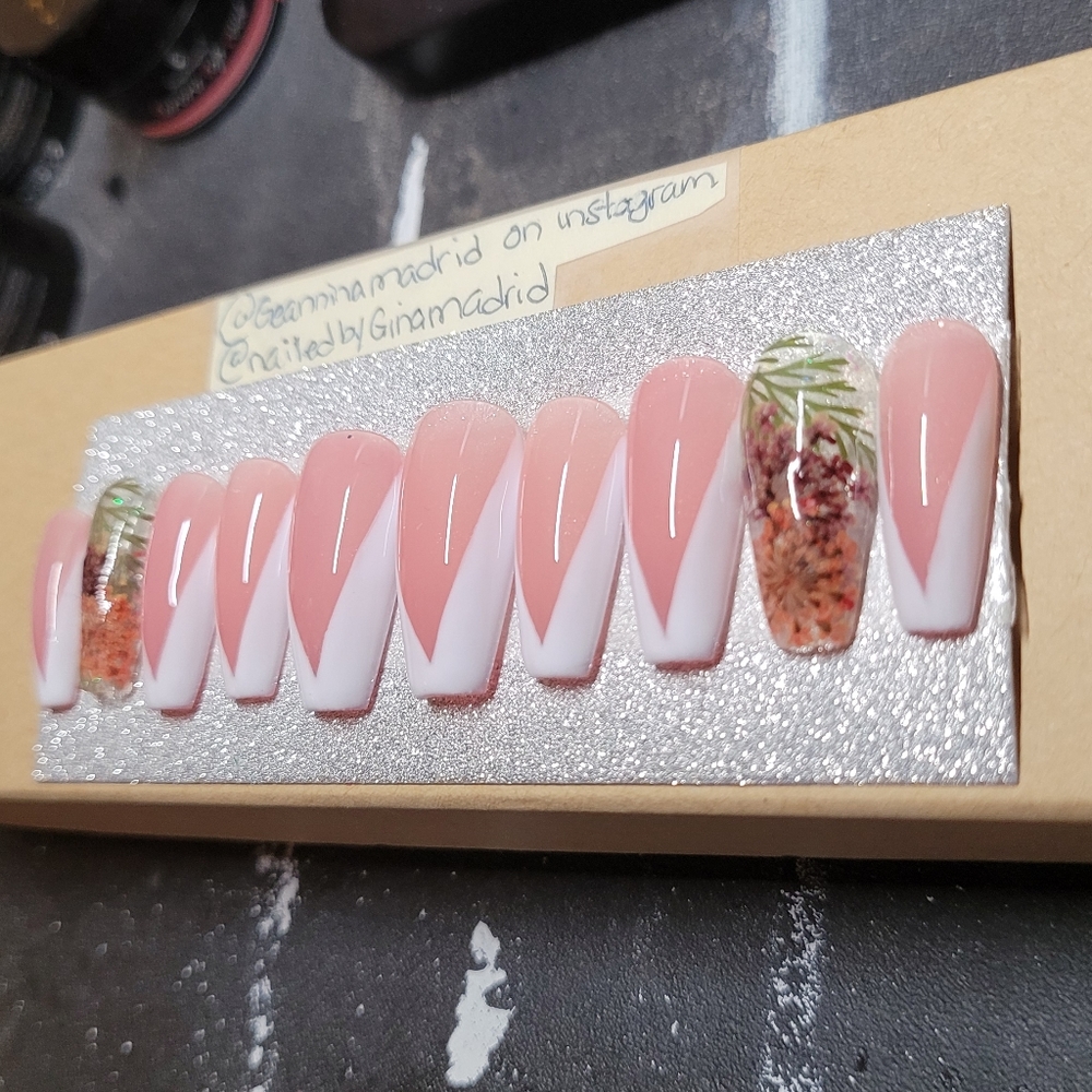 Press on nails